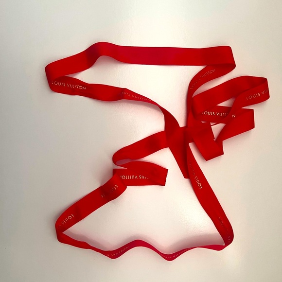LOUIS VUITTON Red Ribbon - Picture 1 of 5
